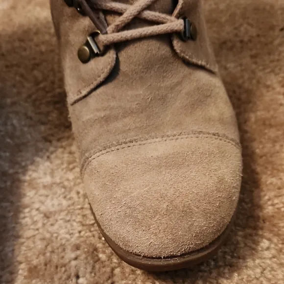 UGG Gradin Chestnut Lace-up Boots