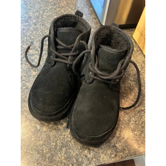 UGG Kids Neumel Lace Up Boots Black