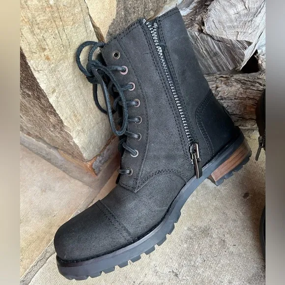 UGG Kilmer II black suede leather lace up boot w/ shearling lining Sz-7. F