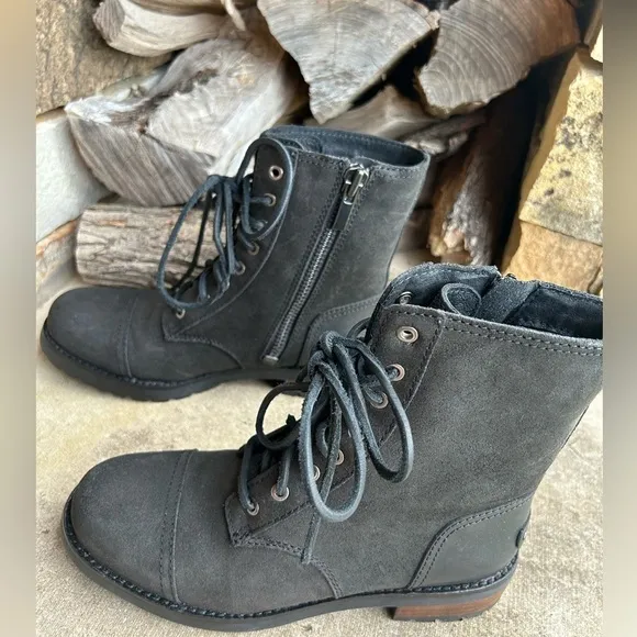 UGG Kilmer II black suede leather lace up boot w/ shearling lining Sz-7. F