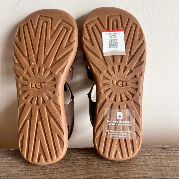 UGG Kolding Youth Sandal NEW Size 10