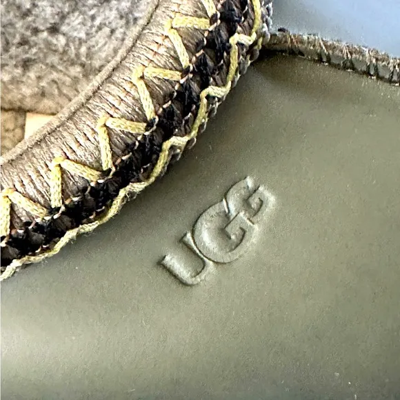 UGG Women Tazz Platform Shearling Lined Moccasins Ultra Matte Seaweed Shoe Sz. 8