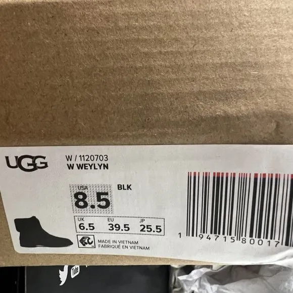 UGG Women's Weylyn, Black Lace-Up Boots, Size 8.5 M