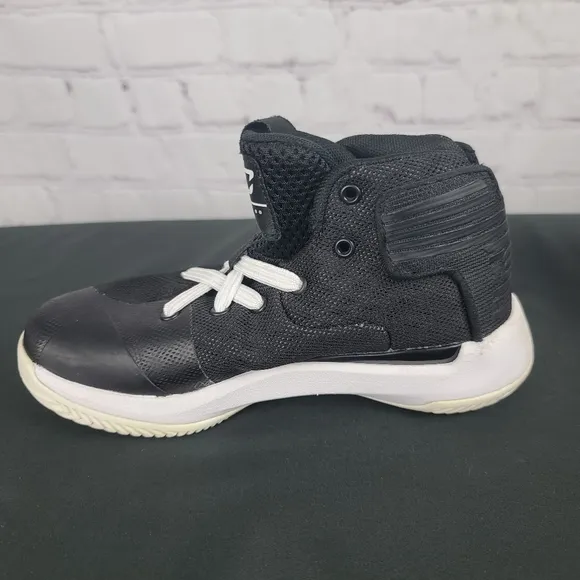 Under Armour  Curry 3Zero. Kids 13