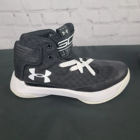 Under Armour  Curry 3Zero. Kids 13