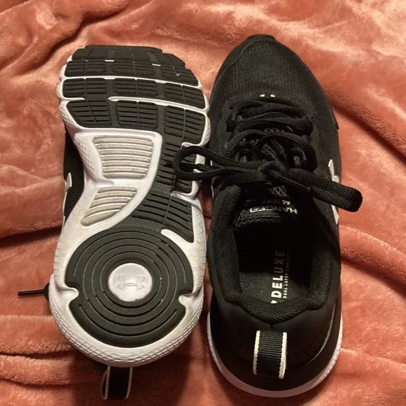 Under Armour shoes, size 7 in big girls’ only worn twice.