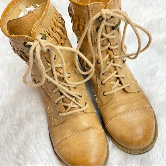 UO Vintage Woven Crochet Cut Out Brown Tan Lace Up Combat Boots