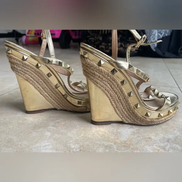 Valentino Garavani metallic Gold Rockstud Espadrille Wedges sz 39