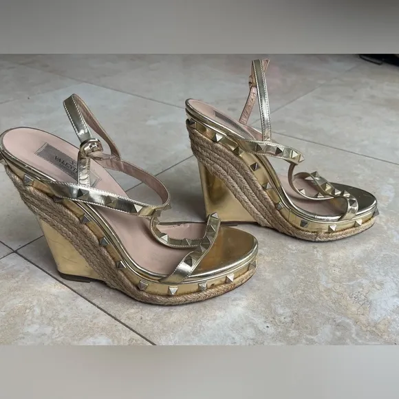 Valentino Garavani metallic Gold Rockstud Espadrille Wedges sz 39