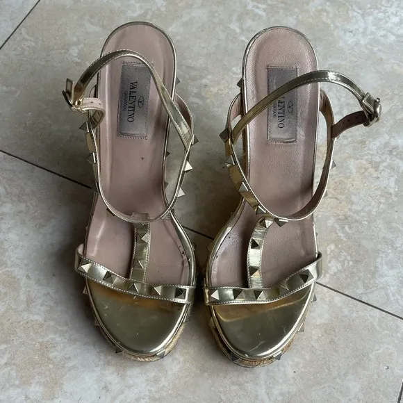 Valentino Garavani metallic Gold Rockstud Espadrille Wedges sz 39