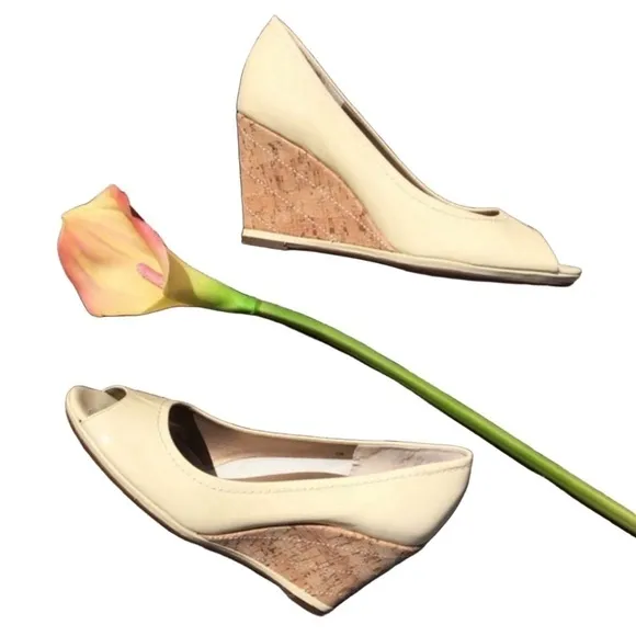 𝅺VANELI Phoebe patent peep toe cork wedge heels size 8