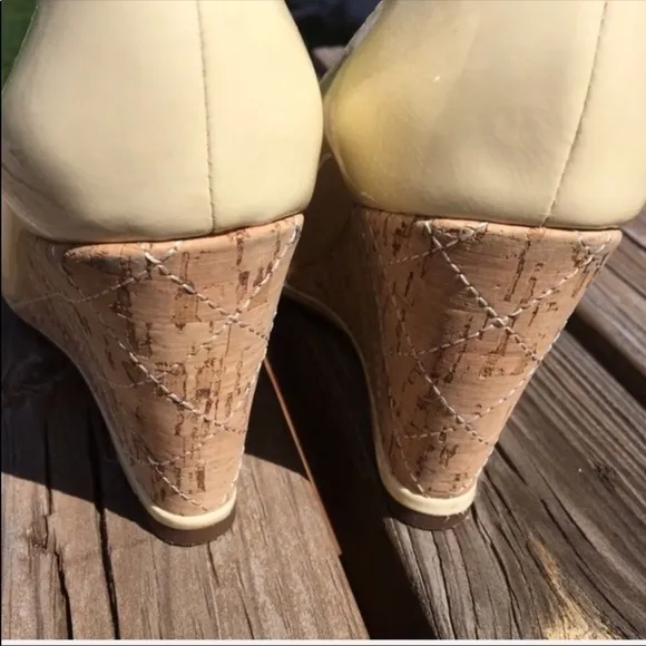 𝅺VANELI Phoebe patent peep toe cork wedge heels size 8