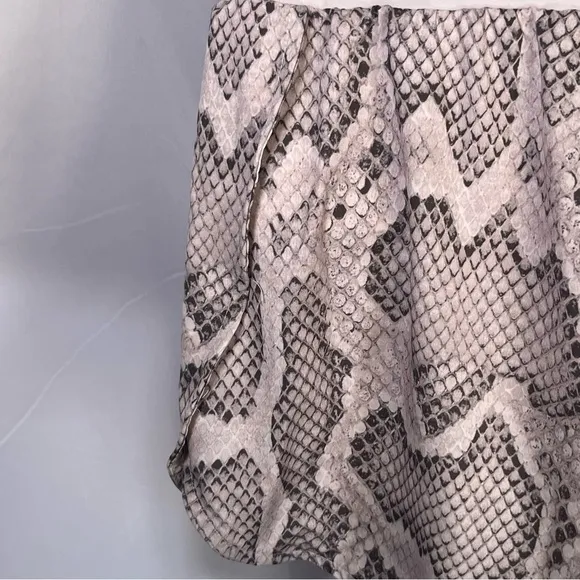 Varley Derby High Waist Snakeskin Print Shorts Alabaster Gray Python Size L