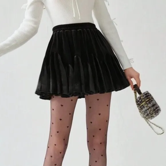 Velvet black A-line flowy shift mini skirt