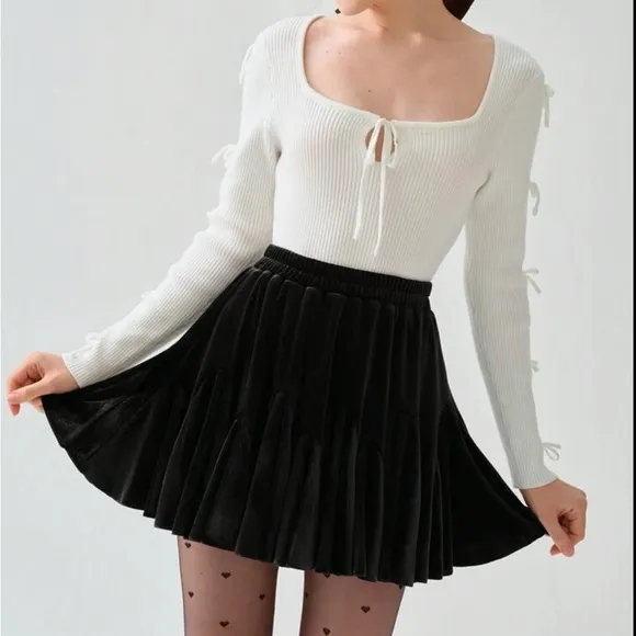 Velvet black A-line flowy shift mini skirt
