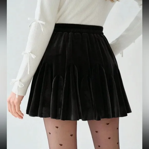 Velvet black A-line flowy shift mini skirt