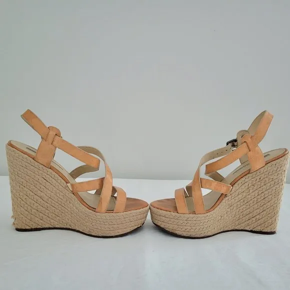 Vera Wang Lavender platform wedges size 8M
