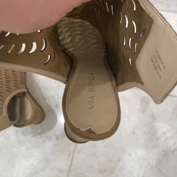 VIA SPIGA {10} Tan Wedge Shoes Peep Toe Laser Cut-out Design