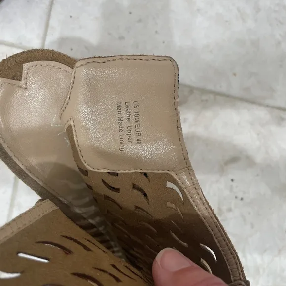 VIA SPIGA {10} Tan Wedge Shoes Peep Toe Laser Cut-out Design