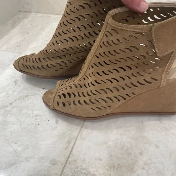 VIA SPIGA {10} Tan Wedge Shoes Peep Toe Laser Cut-out Design