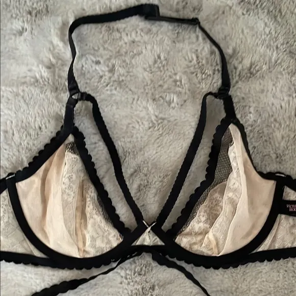 Victoria's Secret Very Sexy Black and Cream Lace Mesh Strapy Bra Rare