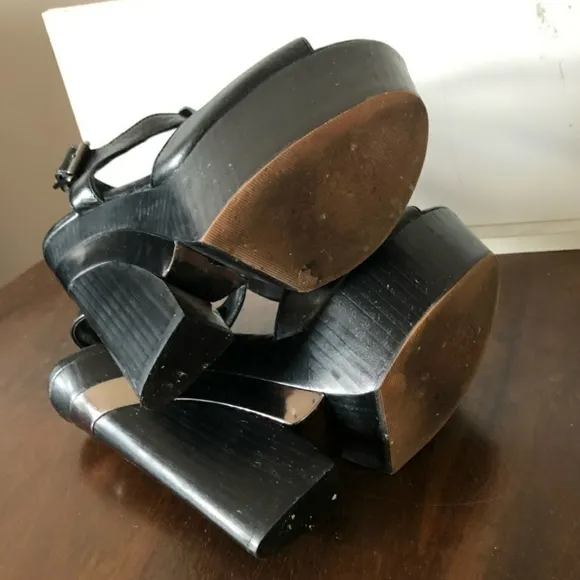 VINCE CAMUTO black T-strap Black Babe platforms peep toe Toe 7.5