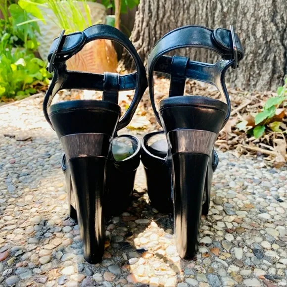 VINCE CAMUTO black T-strap Black Babe platforms peep toe Toe 7.5