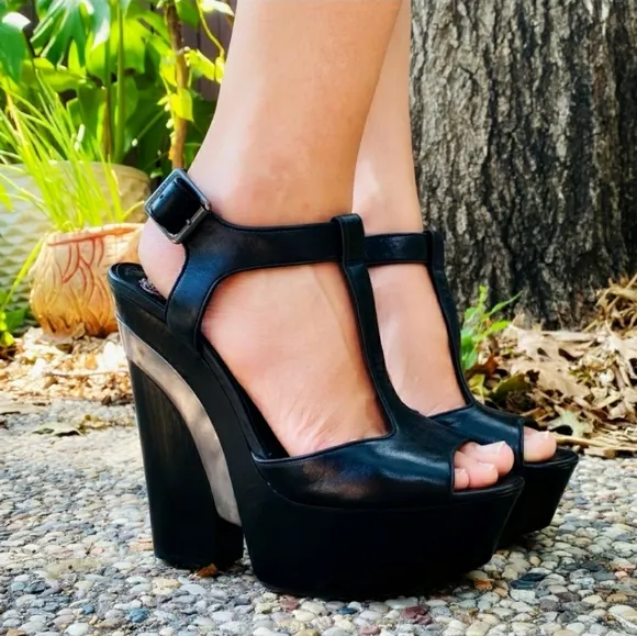 VINCE CAMUTO black T-strap Black Babe platforms peep toe Toe 7.5
