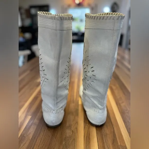 Vintage Chandlers Soft Leather Native Style White Silver Moccasins Boots SZ 10B