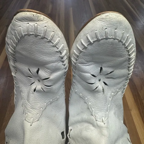 Vintage Chandlers Soft Leather Native Style White Silver Moccasins Boots SZ 10B