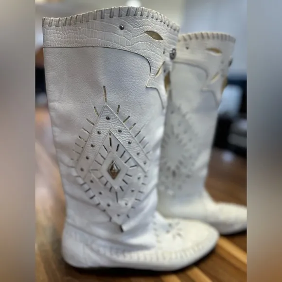 Vintage Chandlers Soft Leather Native Style White Silver Moccasins Boots SZ 10B