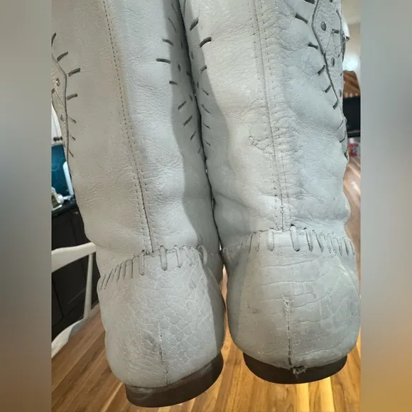 Vintage Chandlers Soft Leather Native Style White Silver Moccasins Boots SZ 10B