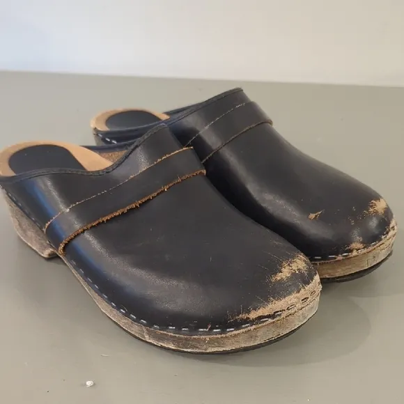 Vintage Classic Black Leather Clogs Distressed size 11