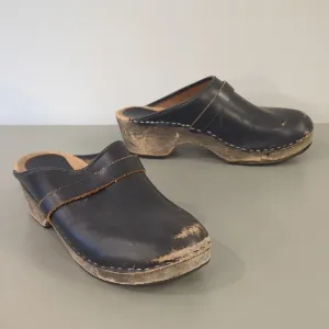 Vintage Classic Black Leather Clogs Distressed size 11