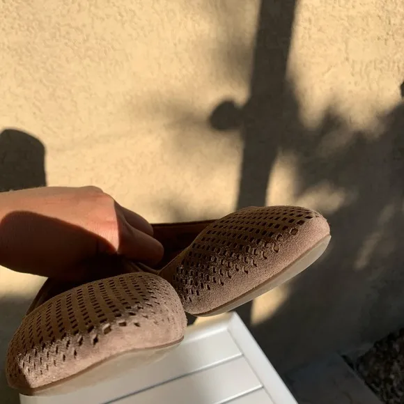 Vionic brown suede perforated pointy toe ballet flats size 7