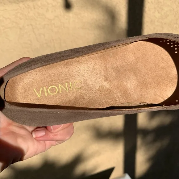 Vionic brown suede perforated pointy toe ballet flats size 7