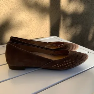 Vionic brown suede perforated pointy toe ballet flats size 7