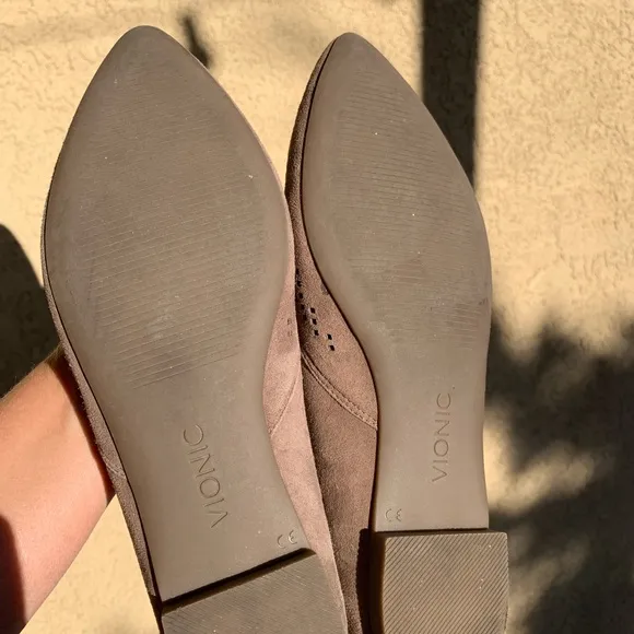 Vionic brown suede perforated pointy toe ballet flats size 7