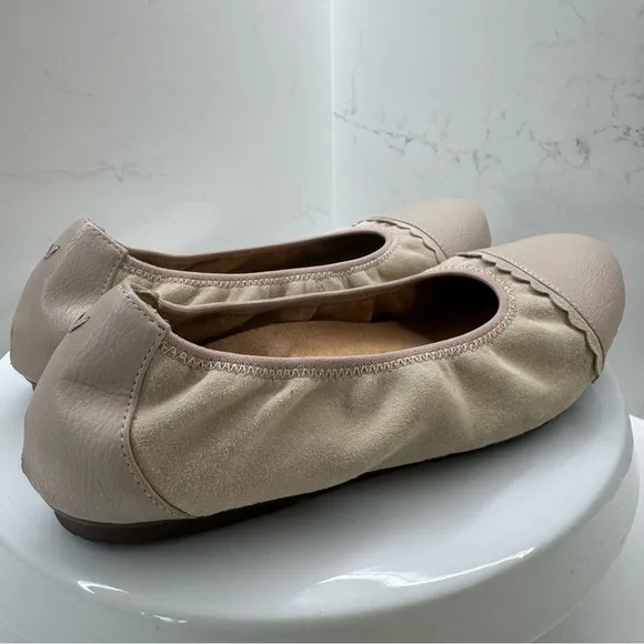 Vionic Tina Leather and Suede Ballet Flats Size 8 (Wide)
