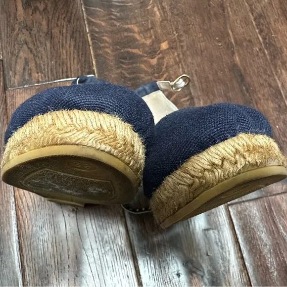 Viscata Barcelona Closed Toe Wedges