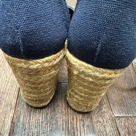 Viscata Barcelona Closed Toe Wedges