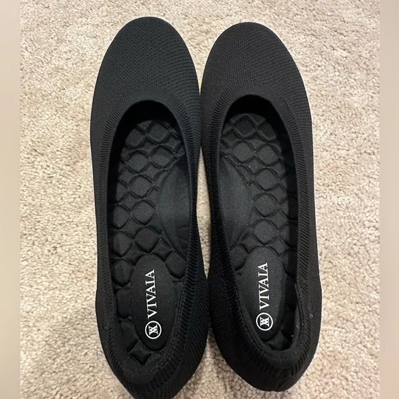 Vivaia Claire Black Round-Toe Flats size 42 NEW