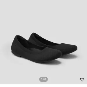 Vivaia Claire Black Round-Toe Flats size 42 NEW