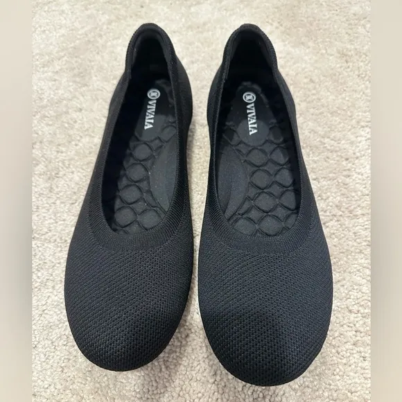 Vivaia Claire Black Round-Toe Flats size 42 NEW