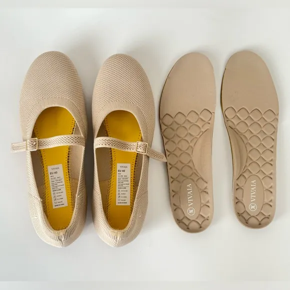 Vivaia lightweight round toe Claire Walker Mary-Jane flats 40 US 9
