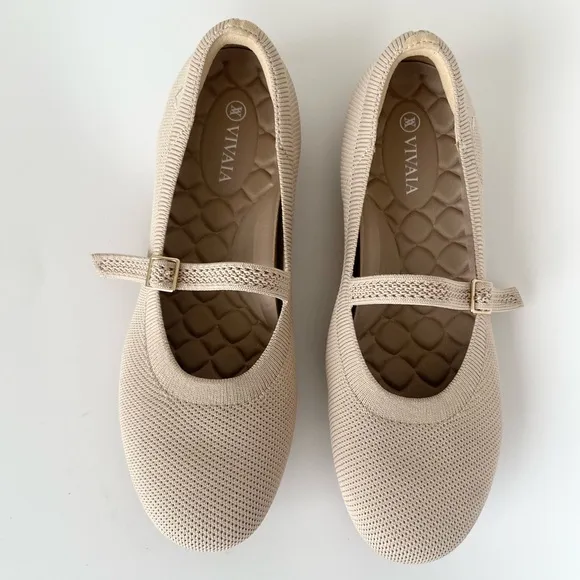 Vivaia lightweight round toe Claire Walker Mary-Jane flats 40 US 9