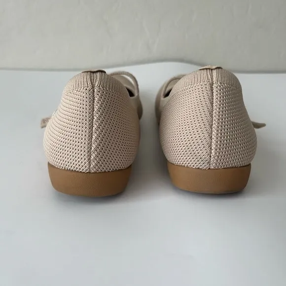 Vivaia lightweight round toe Claire Walker Mary-Jane flats 40 US 9