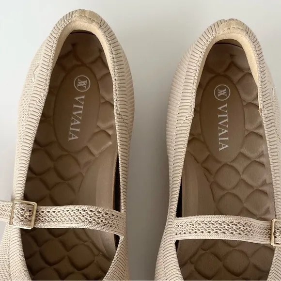 Vivaia lightweight round toe Claire Walker Mary-Jane flats 40 US 9