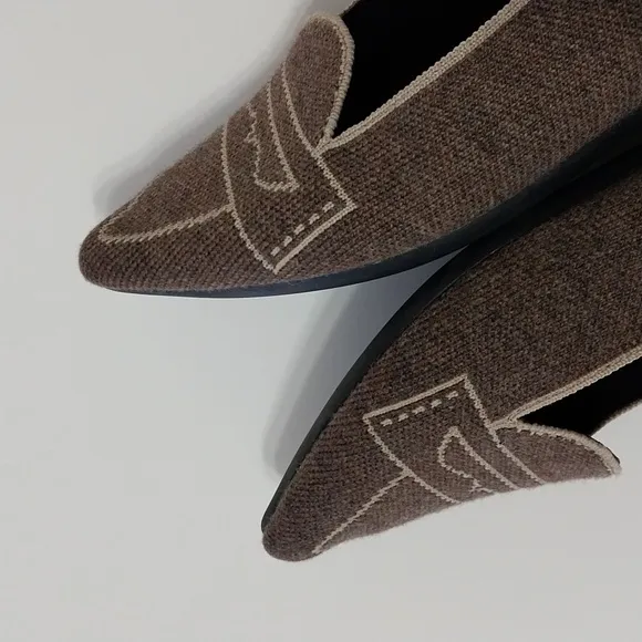Vivaia Pointy Toe  Pattern Flats