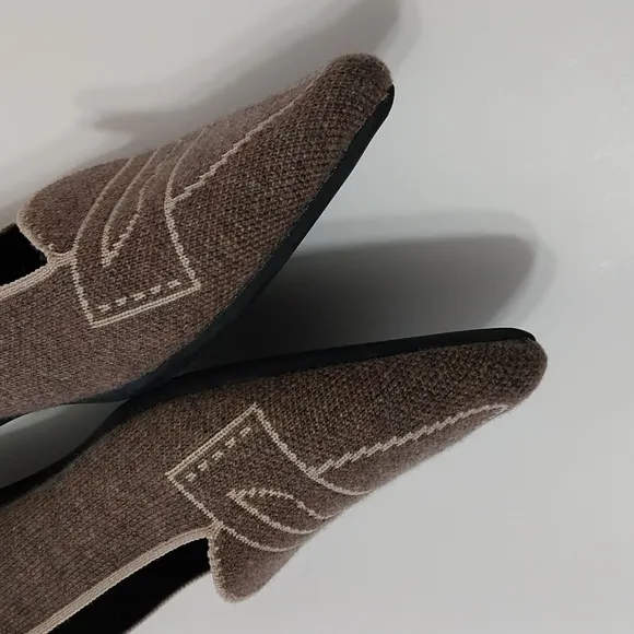 Vivaia Pointy Toe  Pattern Flats